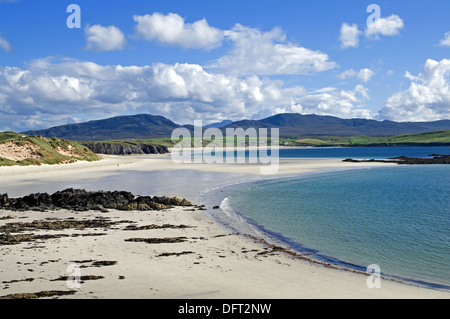 Blick über Balnakeil Bay, Durness, Sutherland, Meall Meadhonach und Beinn Ceannabeinne, Ben Hope sichtbar hinter, Schottland, Vereinigtes Königreich Stockfoto