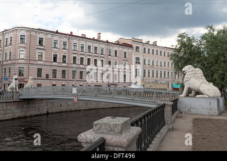 Die Lions-Brücke, Fußgängerbrücke, Griboedov-Kanal, Sennaya Ploshchad, St. Petersburg, Russland Stockfoto