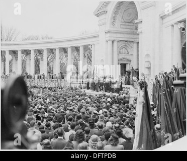 Foto von der Masse im Amphitheater am Grab des unbekannten Soldaten auf dem Nationalfriedhof Arlington. 199436 Stockfoto