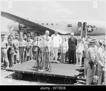 Fotografieren von Präsident Truman anlässlich der Flughafen Kennzeichnung der Abfahrt des Secretary Of State James... 199412 Stockfoto