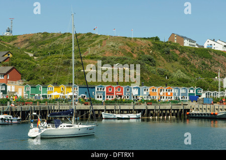 Segelschiff im Hafen von Helgoland oder Helgoland vor Hummerbuden oder Hummer Hütten, Helgoland, Schleswig-Holstein Stockfoto