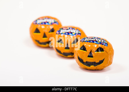 Drei Halloween-Süßigkeiten. Stockfoto