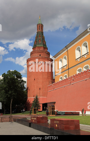 Grab des unbekannten Soldaten befindet sich ein Kriegerdenkmal. Russland, Moscow. Stockfoto