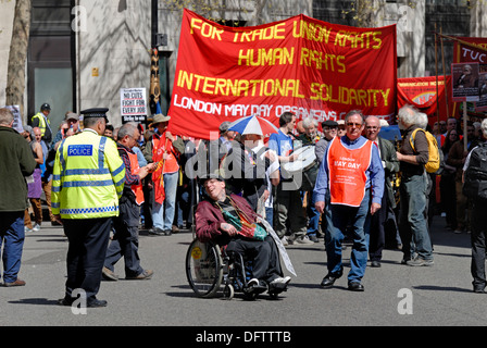 Mayday-Demonstration: London, 1. Mai 2013. März von Clerkenwell Green Event auf dem Trafalgar Square. Stockfoto