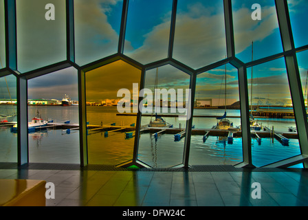 Architektonischen Gesamteindruck des Konzertsaals Harpa in Reykjavik Island. Stockfoto