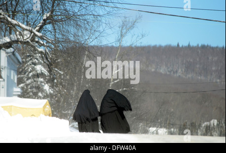 Frau von Lev Tahor (reines Herz) orthodoxe jüdische Gemeinde Sainte-Agathe des Monts, Quebec, Kanada. Stockfoto