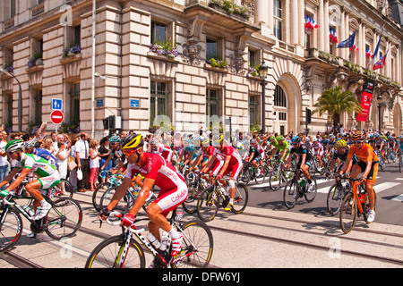 Tours, Frankreich. 2. Juli 2013. Fahrer am Start der Etappe 13 von der Tour de France 2013 in Tours, Frankreich, am Freitag, den 12. Juli. Stockfoto