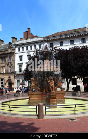 Wasser-Brunnen in den Rathaus Platz Gärten, Leicester City, Leicestershire, England; Großbritannien; UK Stockfoto