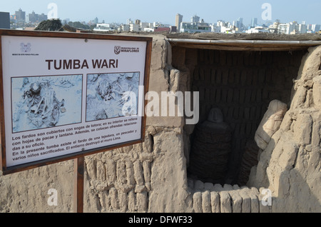 Reste von einem Wari-Grab in der Huaca Pucllana in Miraflores, Lima Stockfoto