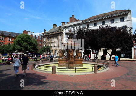 Wasser-Brunnen in den Rathaus Platz Gärten, Leicester City, Leicestershire, England; Großbritannien; UK Stockfoto