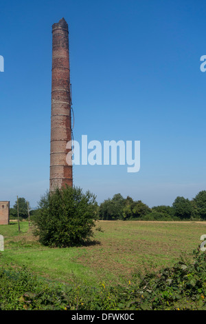 Schornstein der Ziegelei in der Nähe der Absturzstelle des Roten Barons, deutsche WWI Ace Jagdflieger Manfred von Richthofen, Vaux-Sur-Somme, Frankreich Stockfoto