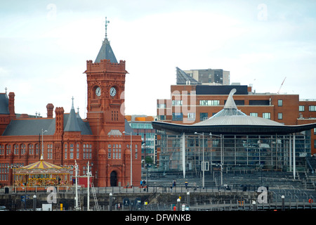 Die Senedd und das Pierhead Building in Cardiff Bay. Stockfoto