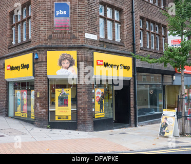 Geld Shop Zahltag Darlehen Unternehmen und Pfandleiher im Besitz von Dollar Financial Corp. Nottingham, United Kingdom, UK Stockfoto