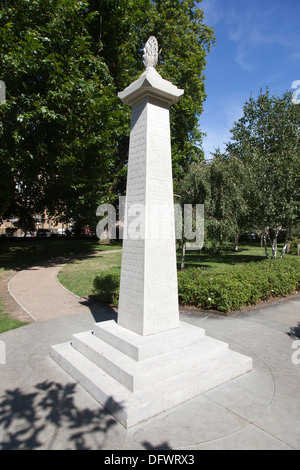 Tibetischen Garten für den Frieden von Hamish Horsley in der Geraldine Mary Harmsworth Park außerhalb des Imperial War Museum, London, UK. Stockfoto