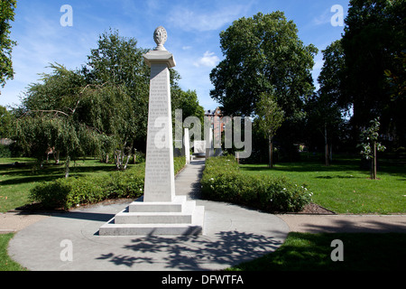 Tibetischen Garten für den Frieden von Hamish Horsley in der Geraldine Mary Harmsworth Park außerhalb des Imperial War Museum, London, UK. Stockfoto