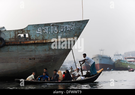 Bangladesch Dhaka Boote am Fluss Buriganga Stockfoto