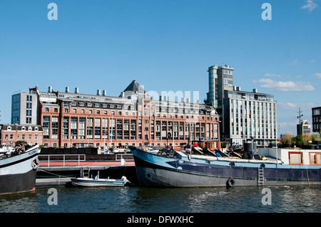 Apartments in Amsterdam Niederlande moderne Architektur auf Westerdoksdijkand zwischen Oude Houthaven und IJ port Hafen Kanal Stockfoto