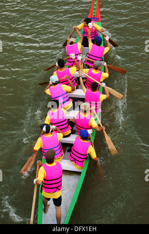 Rennfahrer im Wettbewerb Bootsrennen, Sai Gon, Viet Nam, 27. April 2013 Stockfoto