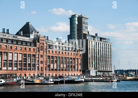 Apartments in Amsterdam Niederlande moderne Architektur auf Westerdoksdijkand zwischen Oude Houthaven und IJ port Hafen Kanal Stockfoto