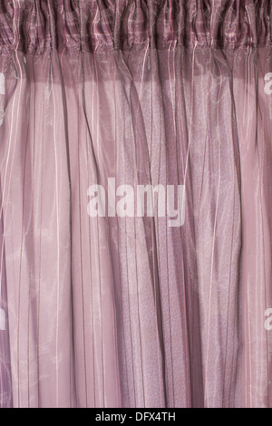 Lila Vorhang hautnah. Vorhang-Textur Stockfoto