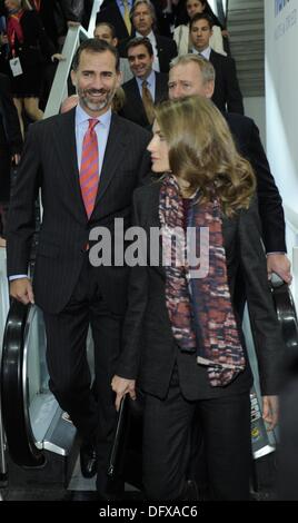 Köln, Deutschland. 7. Oktober 2013. Spanische Kronprinz Felipe und seine Frau Prinzessin Latizia besuchen Sie Spaniens Stand auf der Essen Messe Anuga in Köln, Deutschland, 7. Oktober 2013. Foto: Horst Galuschka/Dpa/Alamy Live-Nachrichten Stockfoto