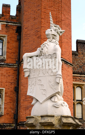 Heraldische Einhorn-Statue in Hampton Court - London, England Stockfoto