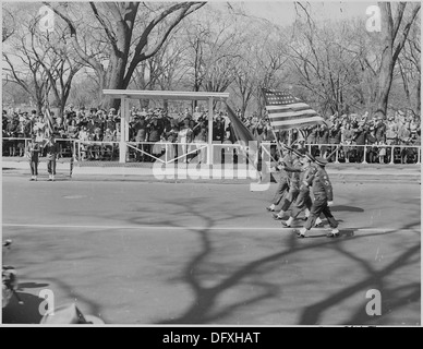 Präsident Truman besucht Armee Day-Parade in Washington, D. C. Er beobachtet die Parade von der Tribüne. 199620 Stockfoto