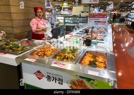 Innere des Lotte Mart Supermarkt in Gangnam District, Seoul, Korea Stockfoto