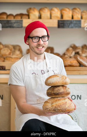 Eine unabhängige Ladengeschäft - Osten Bristol Bäcker, Inhaber und Leiter Baker Alex Poulter Aug 2013 Stockfoto