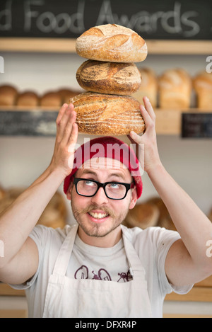 Eine unabhängige Ladengeschäft - Osten Bristol Bäcker, Inhaber und Leiter Baker Alex Poulter Aug 2013 Stockfoto