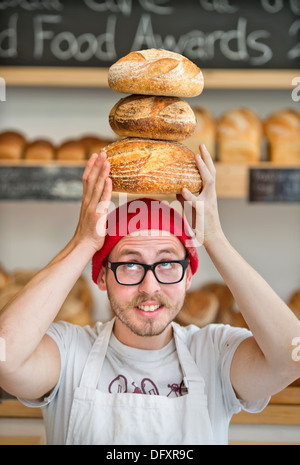 Eine unabhängige Ladengeschäft - Osten Bristol Bäcker, Inhaber und Leiter Baker Alex Poulter Aug 2013 Stockfoto