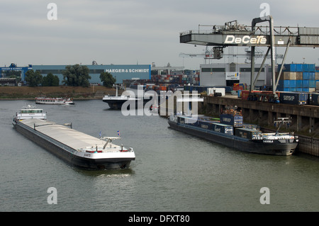 Fluss Rhein-Container-terminal Stockfoto