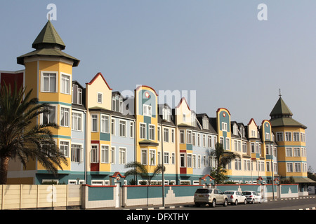 Block der deutschen kolonialen Gebäuden in Swakopmund, Namibia. Stockfoto