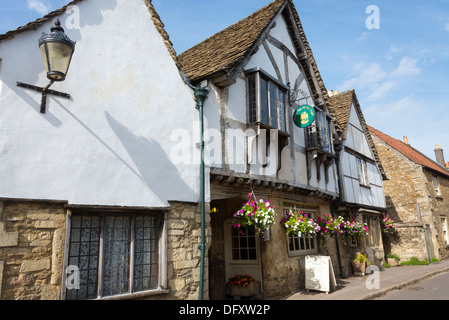 Das Vorzeichen des Angel Pub, Lacock, Wiltshire, England, Vereinigtes Königreich. Stockfoto