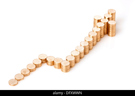 Stapel von Münzen bilden aufsteigende Grafik Stockfoto