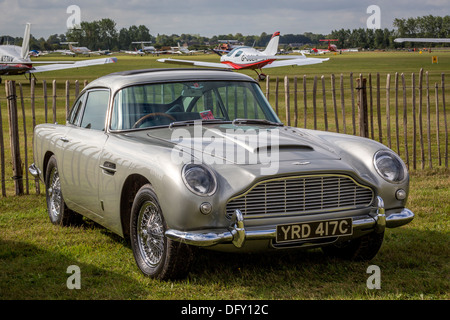 1965 Aston Martin DB5, YRD417C, an der 2013 Goodwood Revival, Sussex, UK. Stockfoto