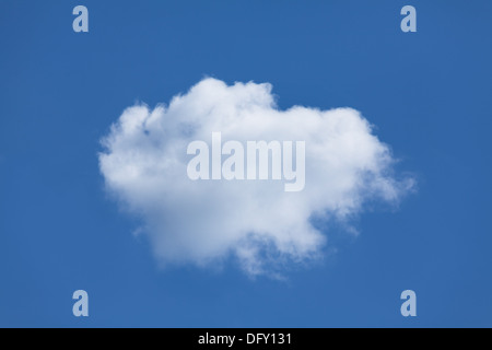 einzige Wolke Himmel Closeup Konzept Stockfoto