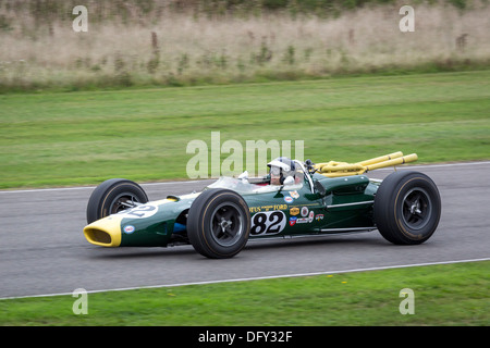 1965 Indianapolis 500 preisgekrönte Lotus 38 angetrieben von Dario Franchitti. 2013 Goodwood Revival, Sussex, UK. Jim Clarke gedenken. Stockfoto