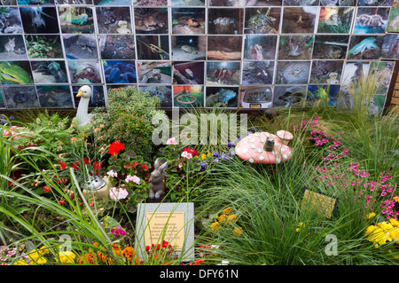 Fünf Schwestern Zoo, Polbeth, Schottland - Gedenkgarten für Tiere verloren bei einem Brand, April 2013 Stockfoto