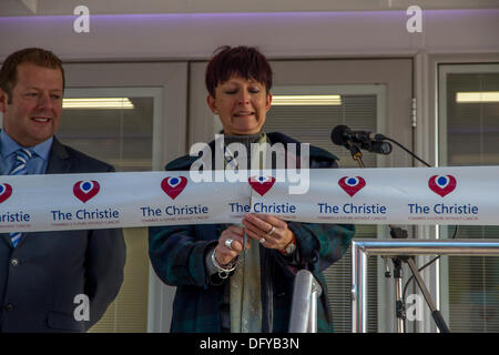 Manchester, UK. 10. Oktober 2013. Schneiden Sie das Farbband Credit: Steven Purcell/Alamy Live News Stockfoto