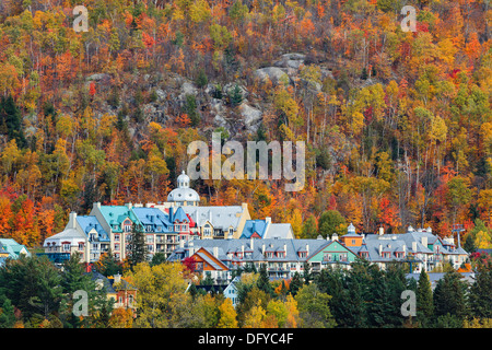 Mont Tremblant Dorf im Herbst, Laurentians, Quebec, Kanada Stockfoto