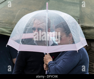 Feinschmecker-Festival, Inverleith Park, Edinburgh, Schottland, jährliche Veranstaltung, August 2013. Coupole Schutz vor Regen Stockfoto