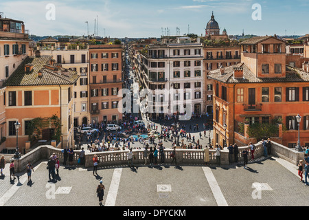 Zeigen Sie nach unten von der spanischen Treppe Scalinata della Trinità dei Monti an, Piazza di Spagna, Rom, Latium, Italien, Europa Stockfoto