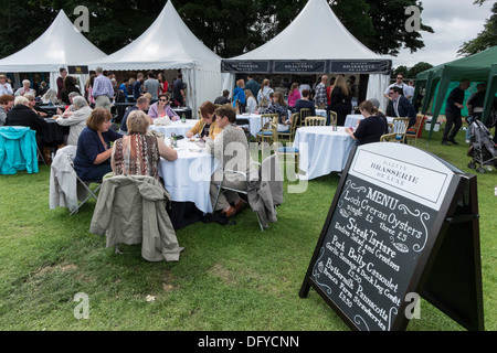 Feinschmecker-Festival, Inverleith Park, Edinburgh, Schottland, jährliche Veranstaltung, August 2013. Galvin Brasserie, Austern-Bar. Stockfoto