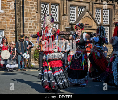 "Vierhundert Rosen" Bauchtänzerinnen & Volksmusikanten Masham Schafe Fair North Yorkshire England UK GB Großbritannien Stockfoto