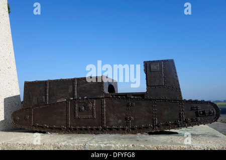 Modell WWI Gun Carrier Mark I am Tank Corps Memorial, ersten Weltkrieg ein Denkmal bei Pozières, Schlacht an der Somme, Frankreich Stockfoto