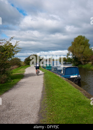 Lastkähne auf dem Leeds-Liverpool-Kanal an der roten Felsen, Wigan, größere Manchester, UK. Stockfoto