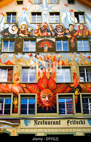 Luzern / Luzern, Schweiz. Bemalte Fassade des Restauant Fritschi Stockfoto