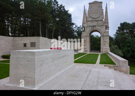 Ersten Weltkrieg ein Stein des Gedenkens an die WW1 Étaples Militärfriedhof, größte CWGC in Frankreich, Nord-Pas-de-Calais Stockfoto