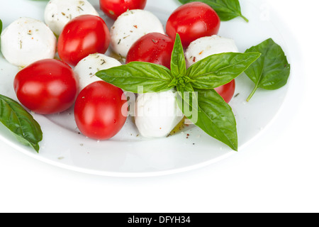 Caprese-Salat. Isoliert auf weißem Hintergrund Stockfoto